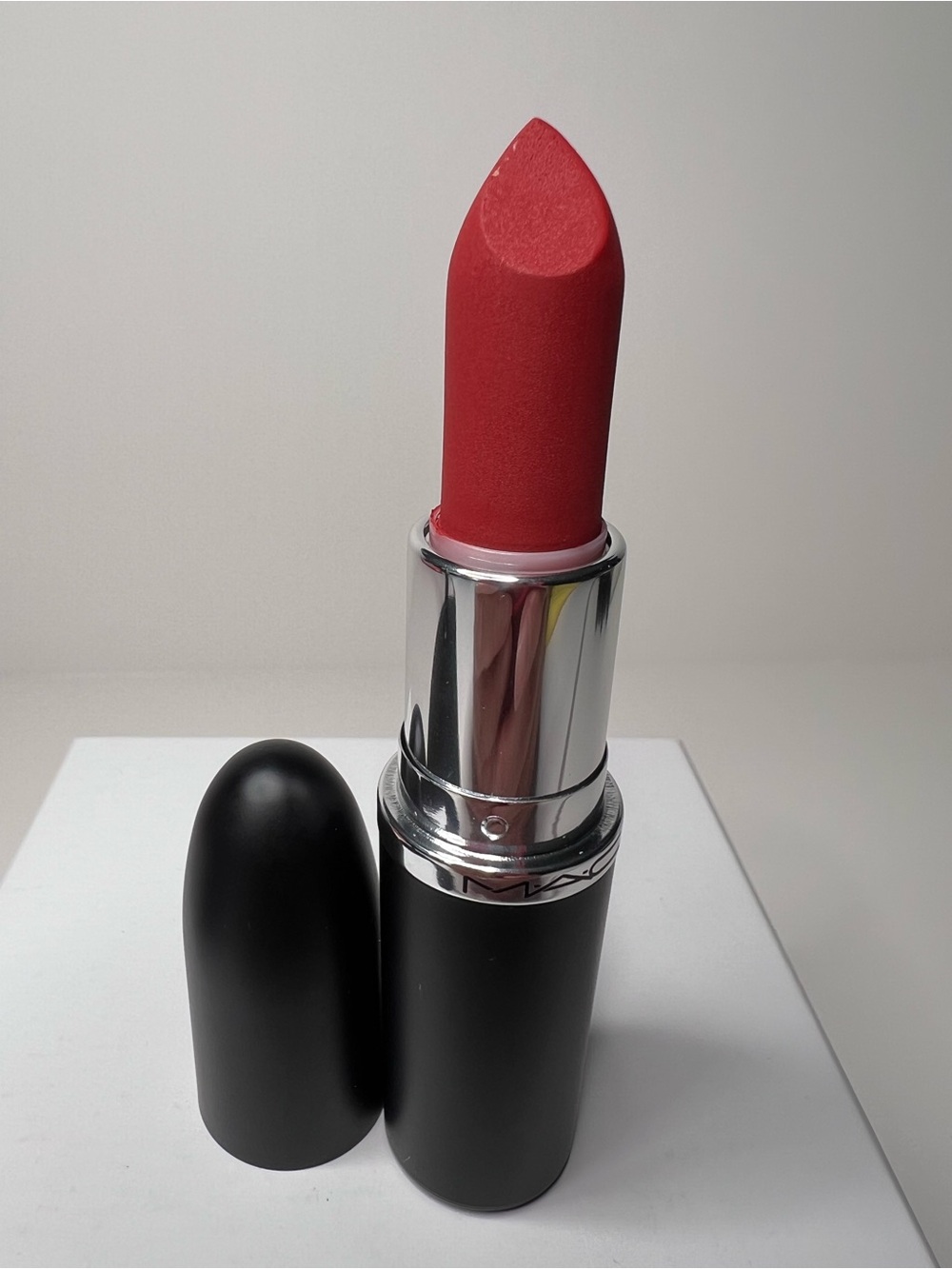 M.A.C M·A·CXIMAL SILKY MATTE LIPSTICK